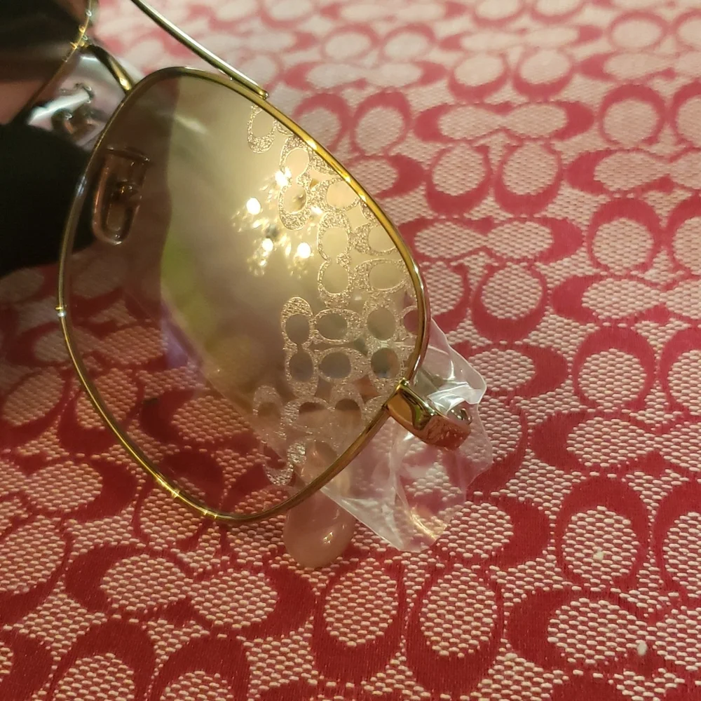 Signature Front Sunglasses - Picture 2 of 12